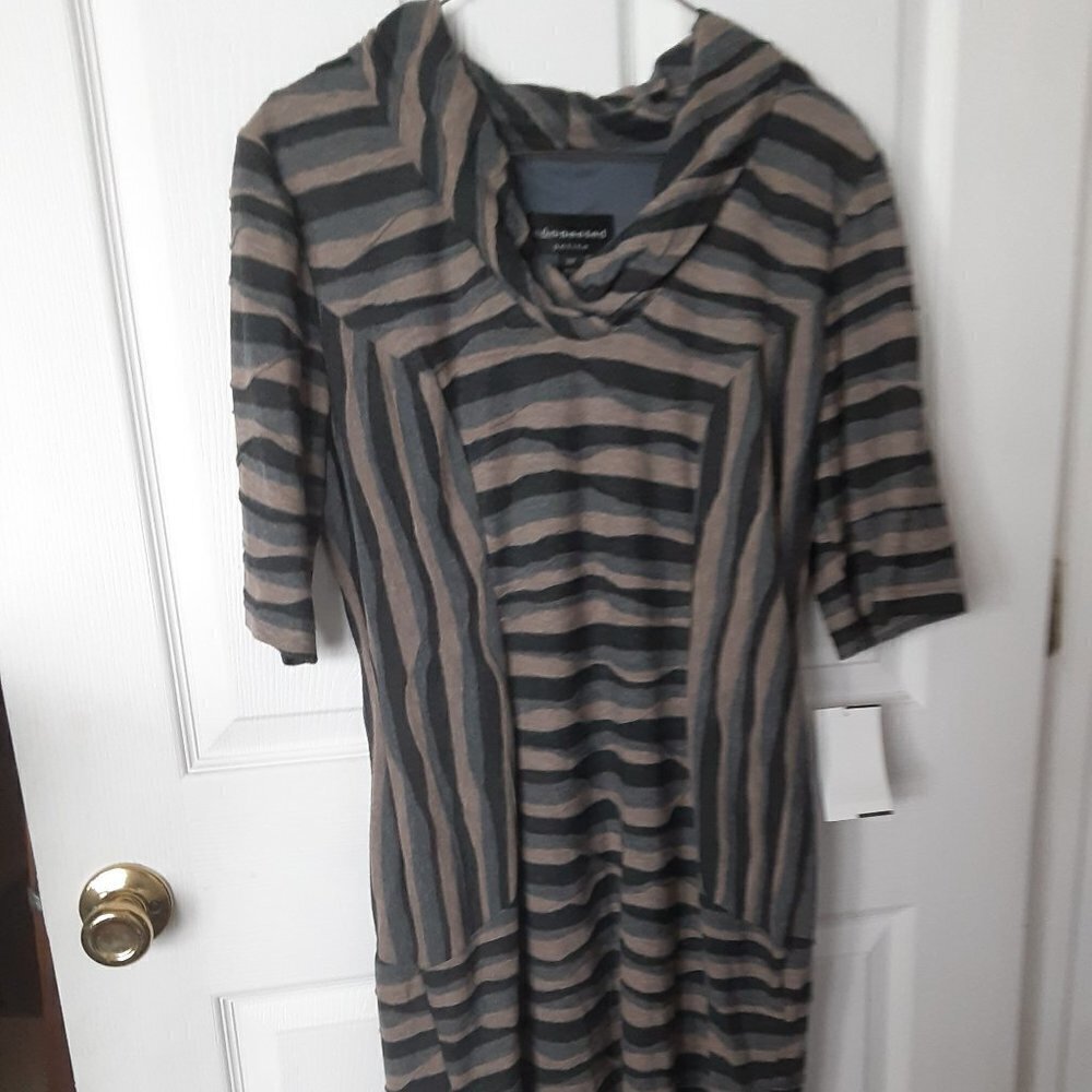 Connected dress. Size 10P Black, Beige and Gray. Three quartered length sleeves